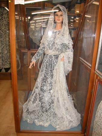 robe-lidia0106.jpg (30631 octets)