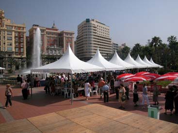 plaza102.jpg (17589 octets)