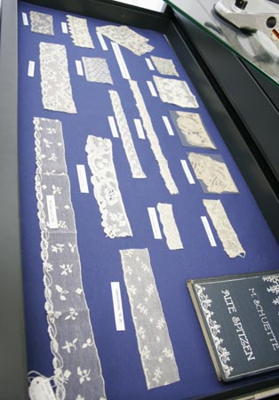 dentelle-det778.jpg (31075 octets)