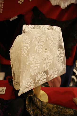 Colette-det_7596.jpg (16491 octets)