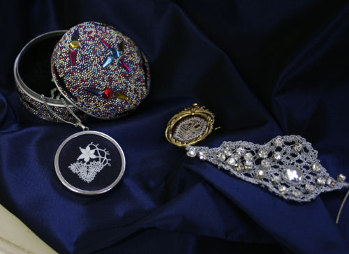 vitrine-bijoux_det8921.jpg (36474 octets)