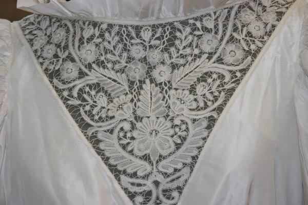 ROBE-DET_8701.jpg (47643 octets)