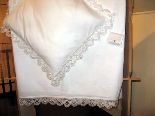 05c-drap-oreiller-det.jpg (16471 octets)
