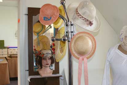 08f-chapeaux_5913.jpg (13373 octets)