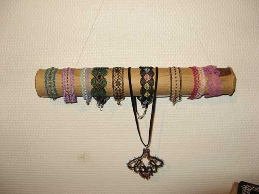 08g-bracelets-det.jpg (20243 octets)