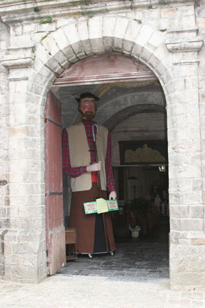 02-eglise_7590.jpg (34636 octets)