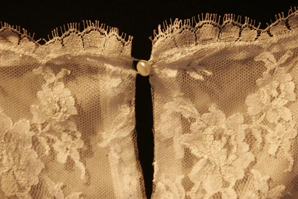 05-robe_det8529.jpg (56011 octets)