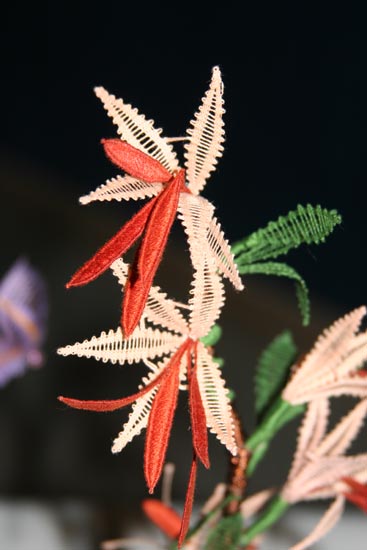fleur-det_1240.jpg (30723 octets)