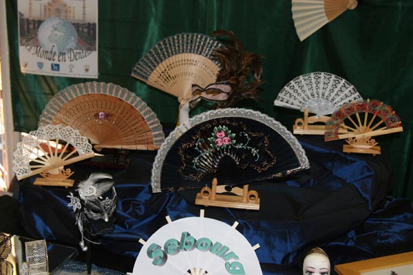 Rosanna-det_0106.jpg (48854 octets)