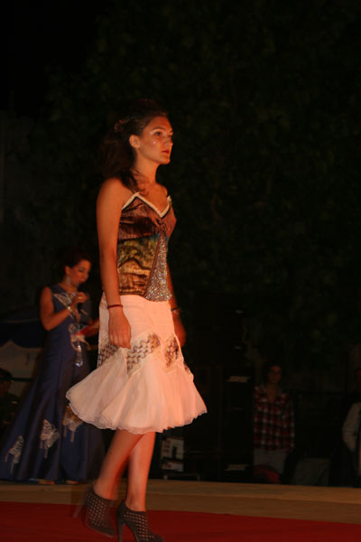 defile-sebourg-det_0317.jpg (29524 octets)