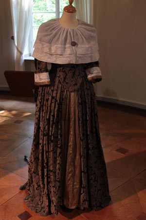 robe_1812.jpg (21654 octets)