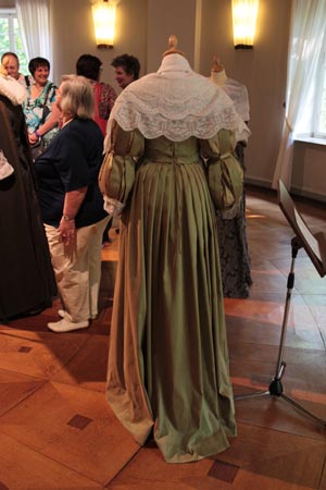 robe_1824.jpg (26647 octets)
